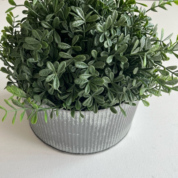 Two Ribbed Metal Round Bowl Containers - Picture 4 of 12